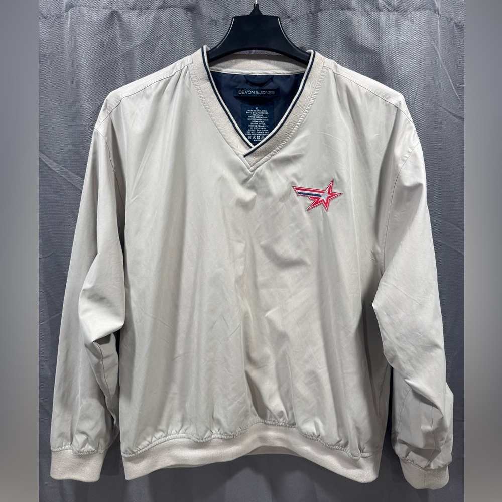 Devon & Jones Men's Windbreaker
